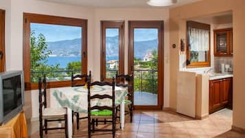 Villa | 2 bedrooms, desk