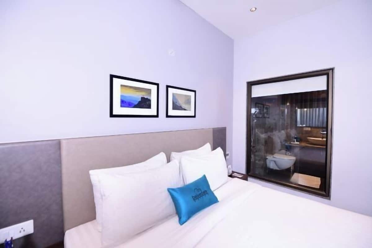 1 bedroom, Egyptian cotton sheets, premium bedding, Select Comfort beds