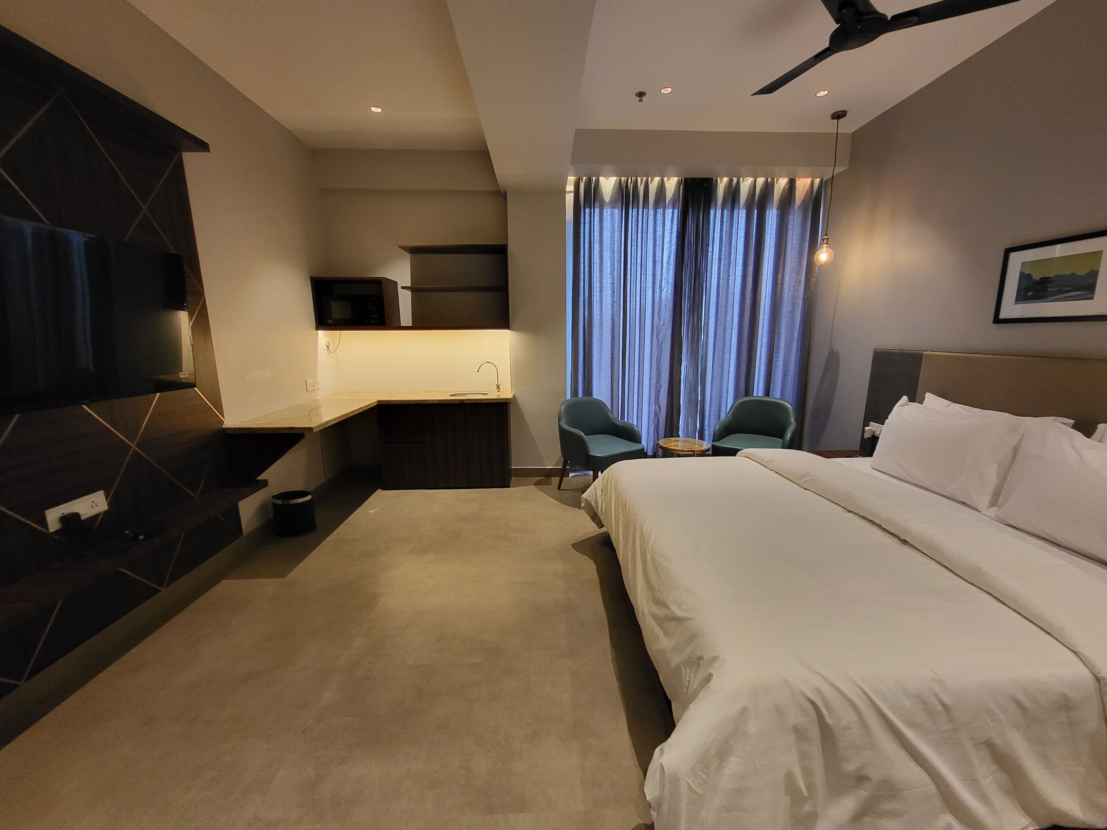 Premium Double Room, 1 King Bed, Non Smoking, City View