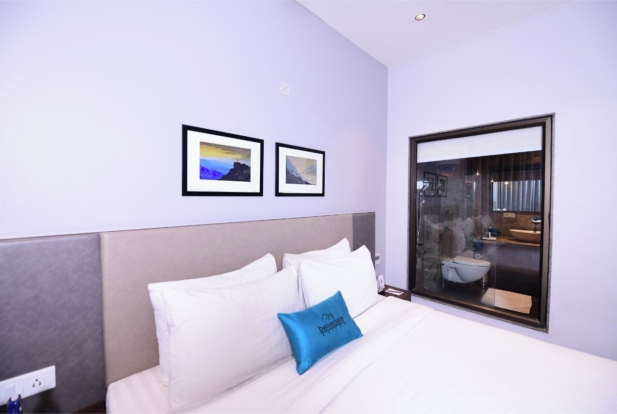 Egyptian cotton sheets, premium bedding, Select Comfort beds, minibar