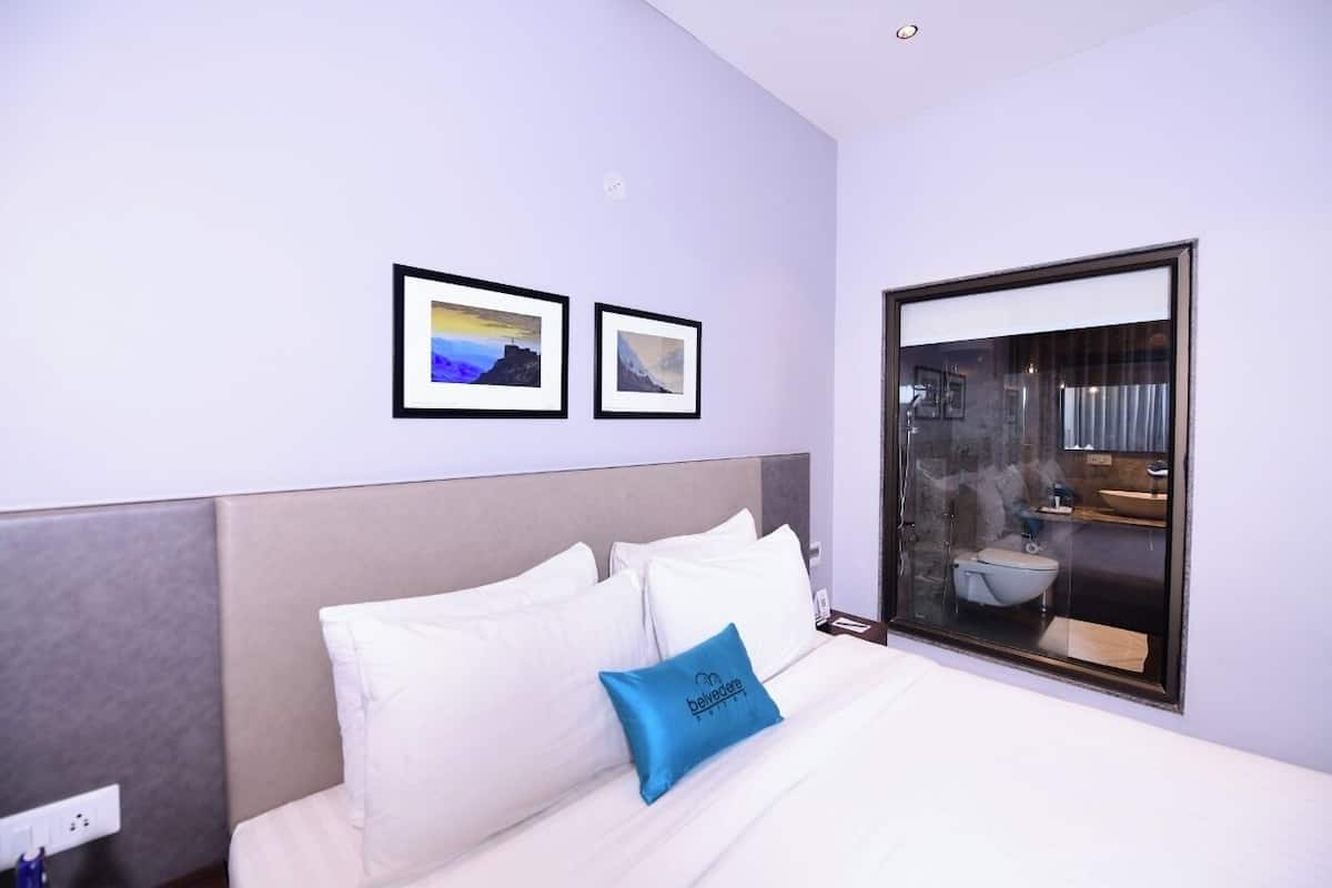Egyptian cotton sheets, premium bedding, Select Comfort beds, minibar