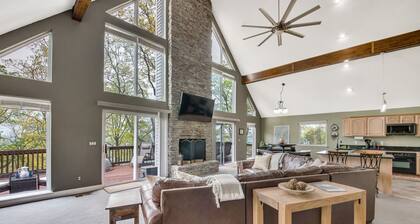 Secluded Mountain House on 12 acres w/ Pond! 20 min to downtown Chattanooga!