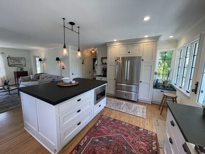 Adorable Cape Cod in Pittsford Village - 2 miles to OAK HILL CC