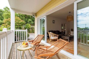 Terrace/patio - Villa with pool and Bassin view, 2 minutes from the beach. (Lège-Cap-Ferret)