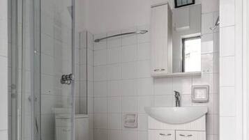 Appartement | Salle de bain | Articles de toilette gratuits, serviettes fournies