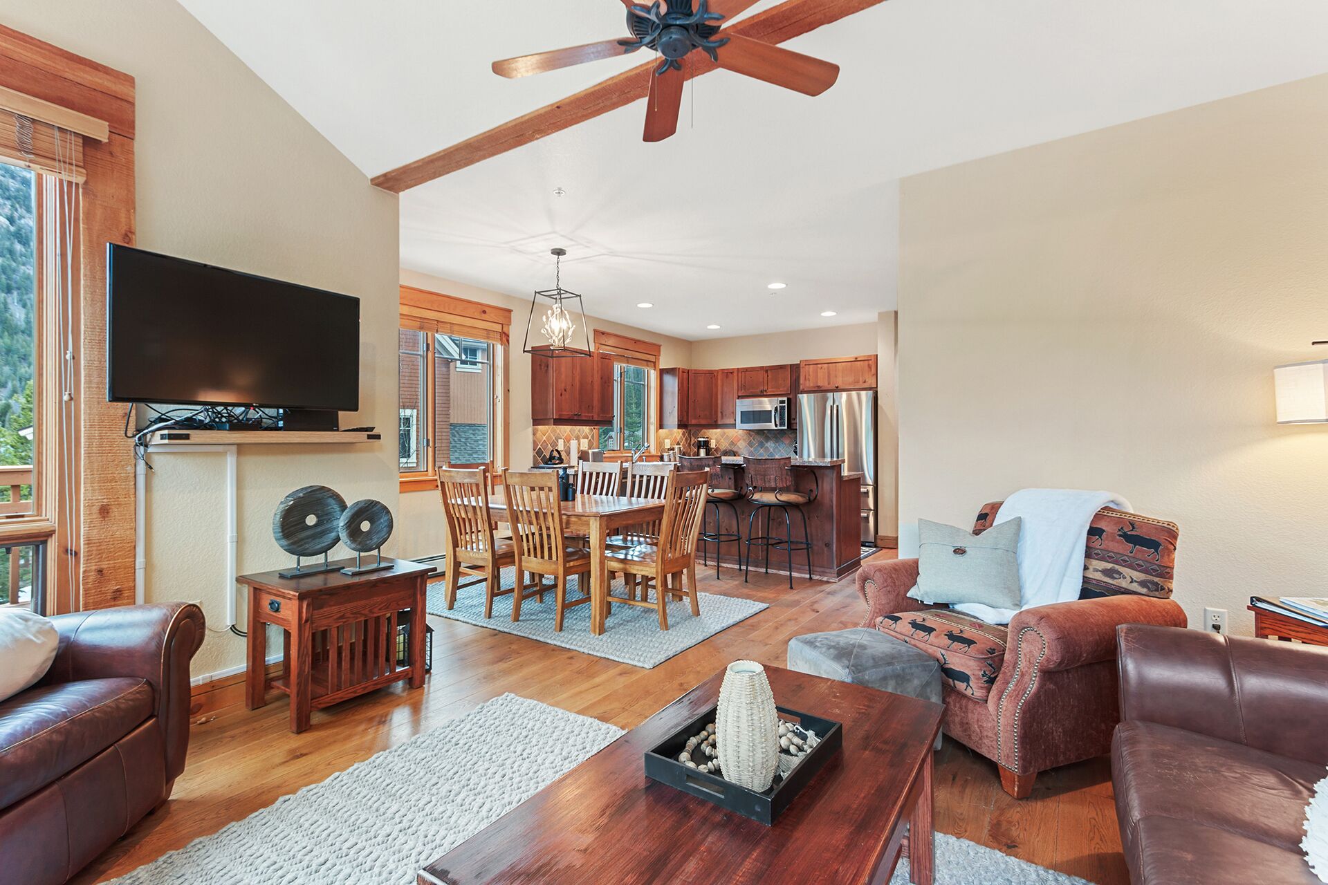 Stunning 3 BR Townhome in Keystone! Enjoy the complex hot tub after a long day o