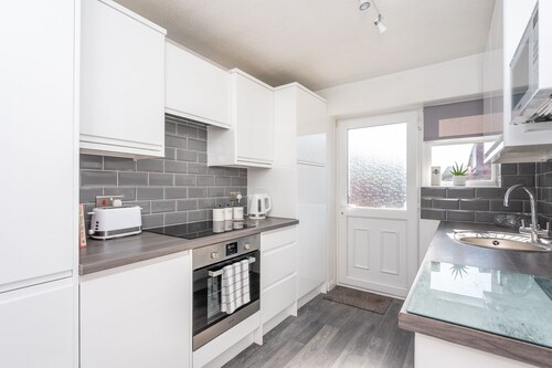 14 Acomb Wood Drive · Peaceful 2-Bed Home in York with Free Parking - Pass the Keys