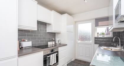 14 Acomb Wood Drive · Peaceful 2-Bed Home in York with Free Parking - Pass the Keys