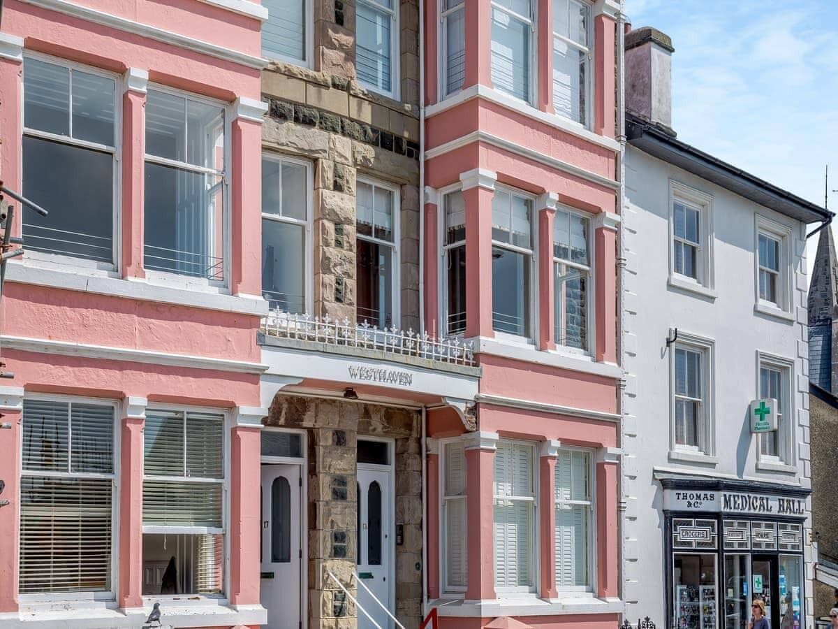 Luxurious Seaview Apartment in the centre of Aberdovey