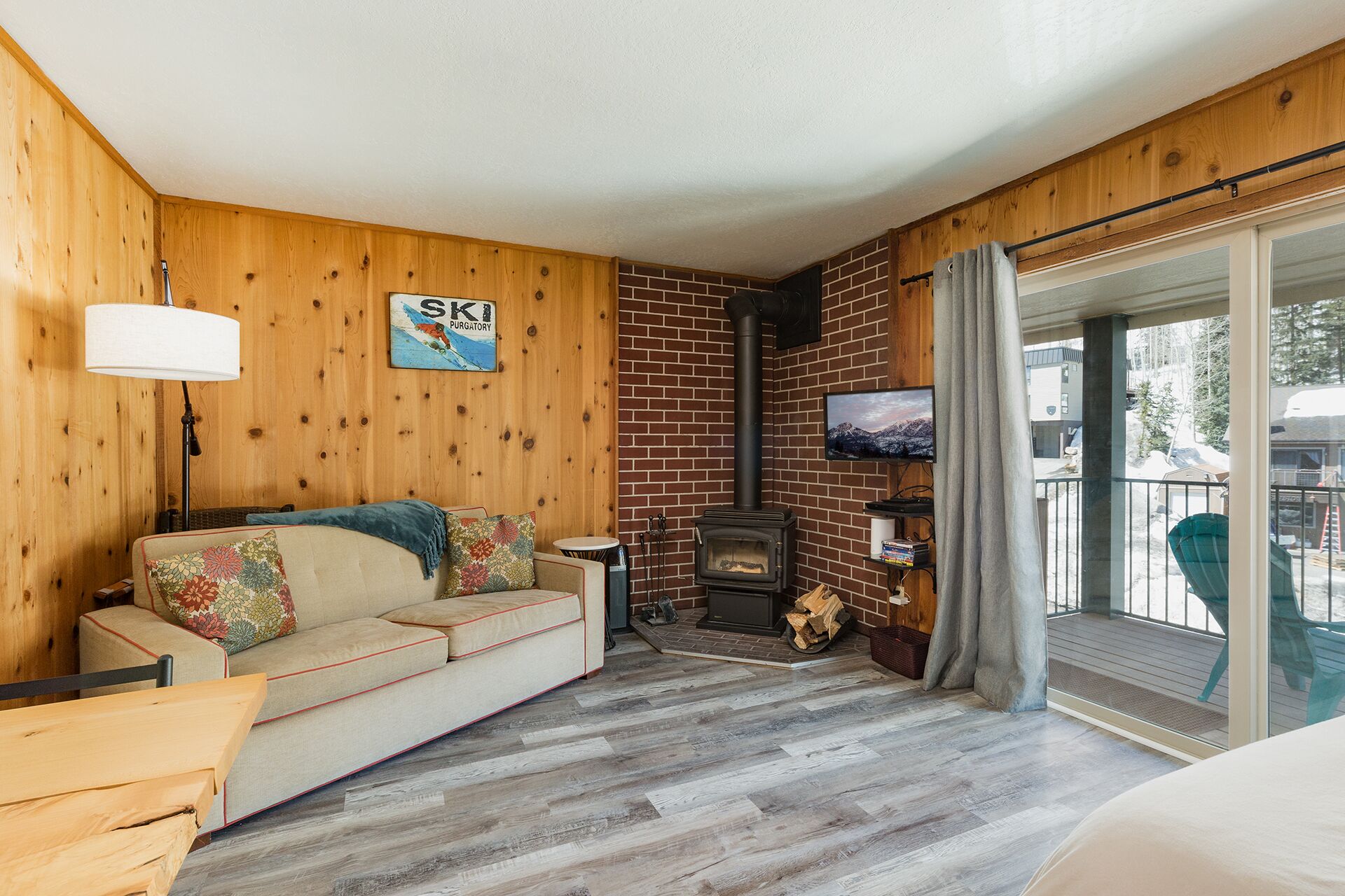 New! Walk to Ski Lift - Updated Kitchen & Bath - Fireplace/Deck - PTH#114