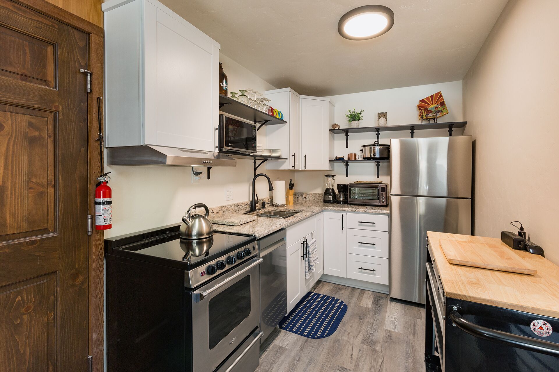 New! Walk to Ski Lift - Updated Kitchen & Bath - Fireplace/Deck - PTH#114