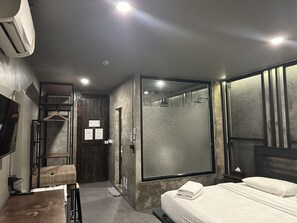 Double Room Single Use | Free WiFi, bed sheets - Premier Hostel Chiang Mai (Chiang Mai)