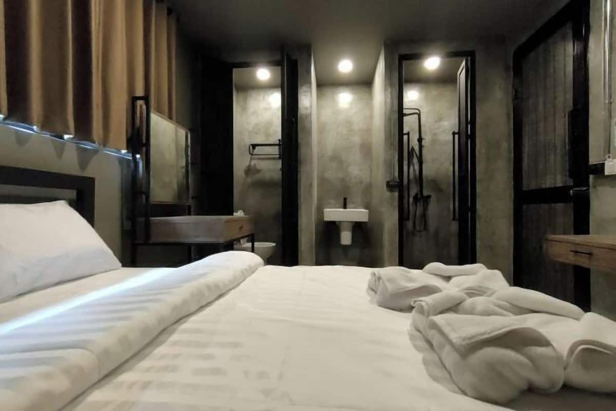Free WiFi, bed sheets