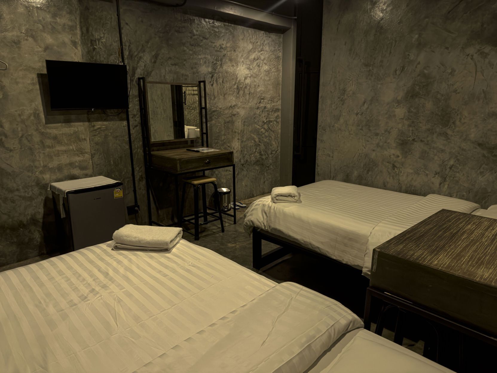 Free WiFi, bed sheets