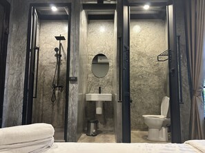 Einzelzimmer | Badezimmer | Handtücher