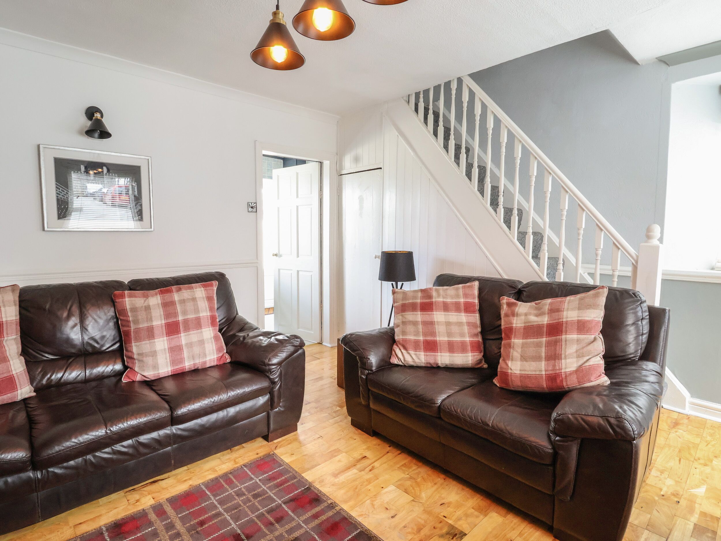 TY PEN Y BRYN, pet friendly, with open fire in Conwy