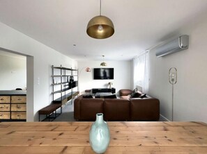 TV, table tennis, books, stereo