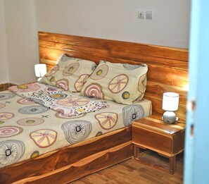 2 camere, una scrivania, ferro/asse da stiro, Wi-Fi gratuito