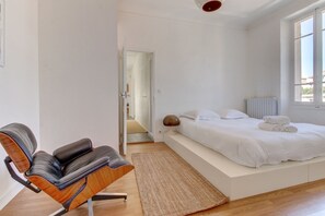 4 室のベッドルーム、アイロン / アイロン台、WiFi (無料)、ベッドシーツ