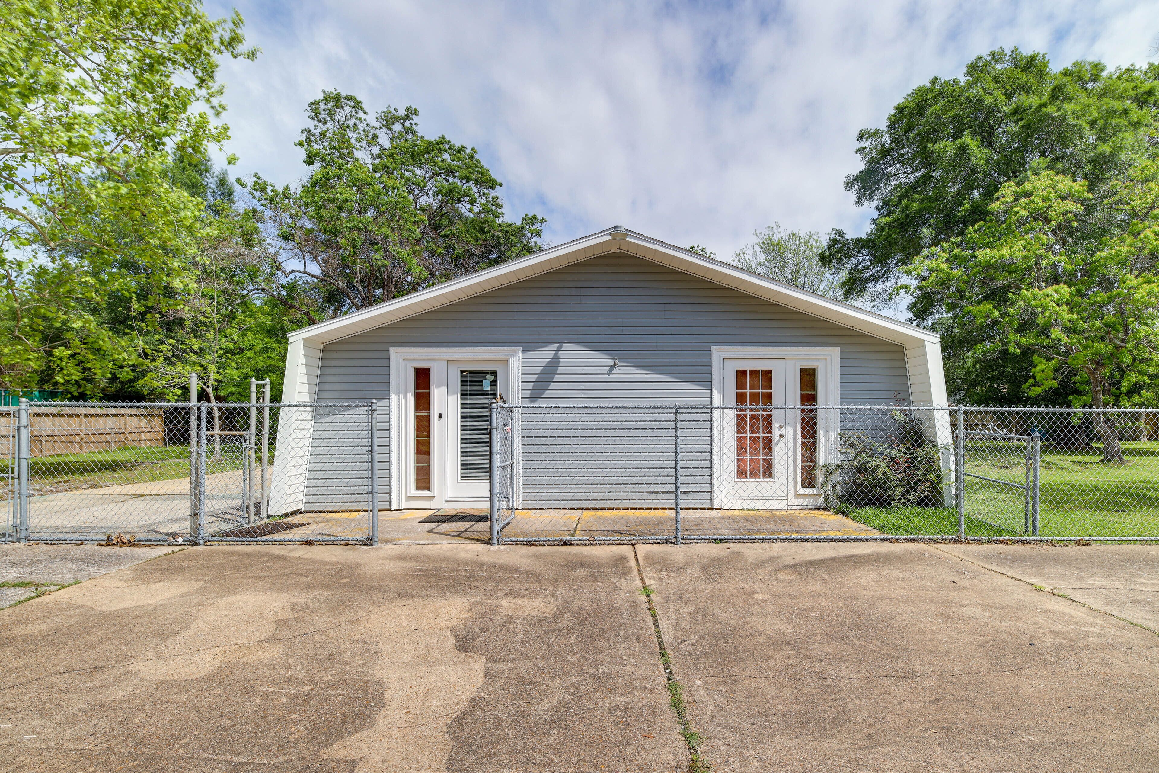 La Porte Home w/ Hammock Near Sylvan Beach!