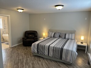 1 bedroom, iron/ironing board, free WiFi, bed sheets - King Suite with Fireplace
Upper Floor Suite (Three Hills)