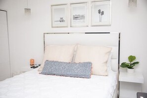 2 bedrooms, in-room safe, desk, iron/ironing board