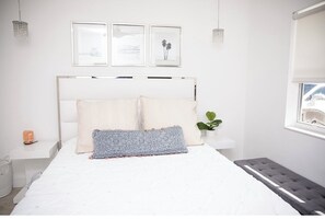 2 bedrooms, in-room safe, desk, iron/ironing board