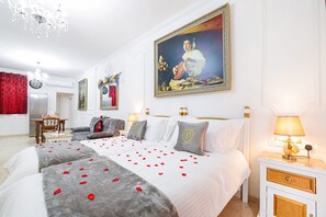 1 chambre, fer et planche à repasser
