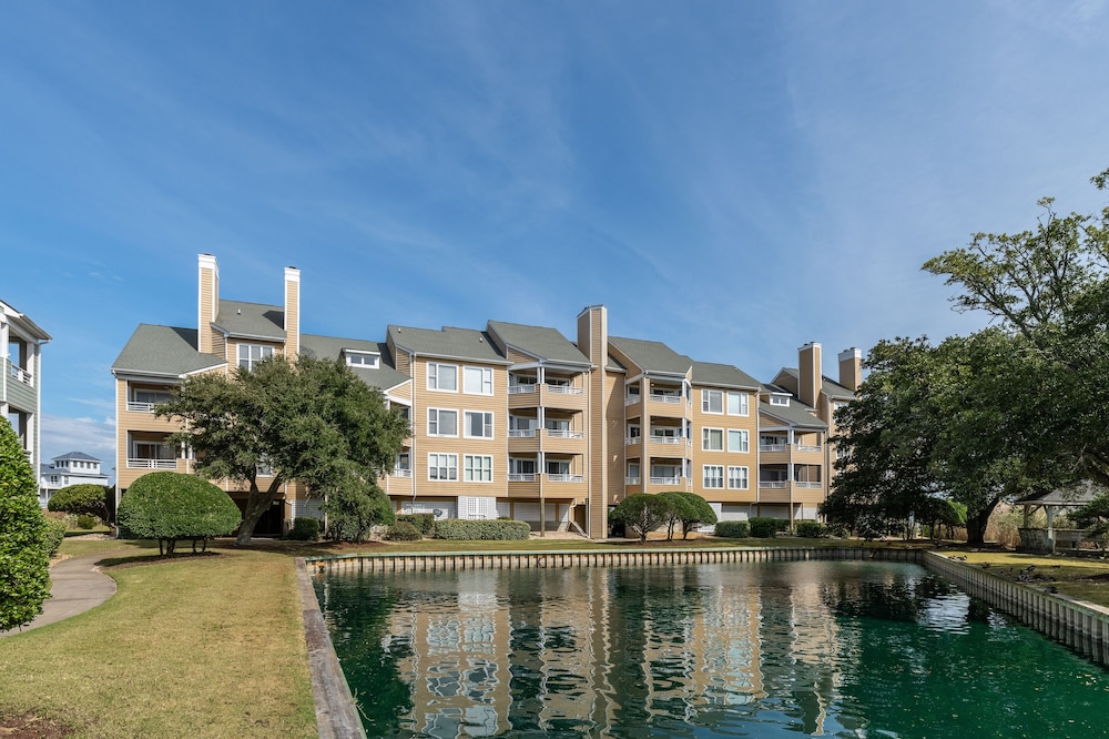 PC0522, New Listing, Flex Stays, Waterfront, Beautifully decorated, Comm Pool