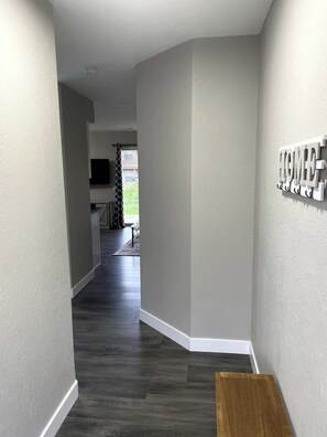 Interior - Bumblebee Hollow · New Remodeled Luxury Condo By The Lake, No Stairs! (Branson)