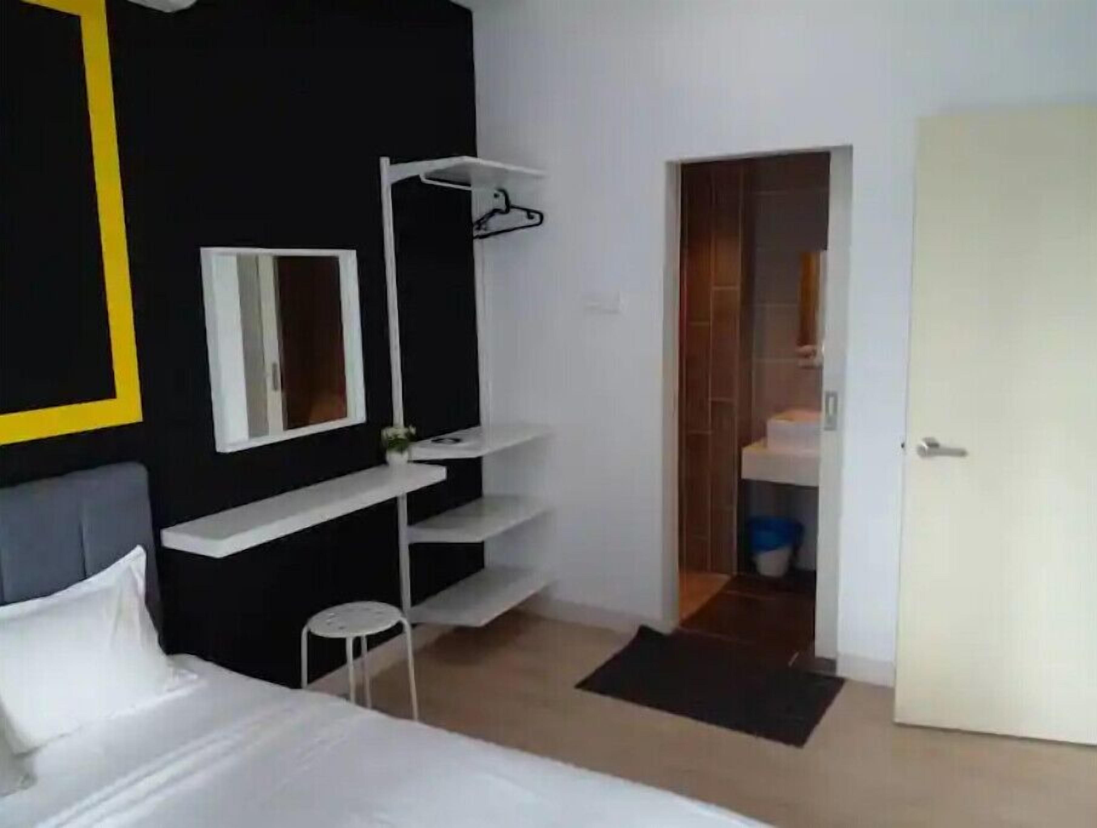 2 bedrooms, iron/ironing board, WiFi