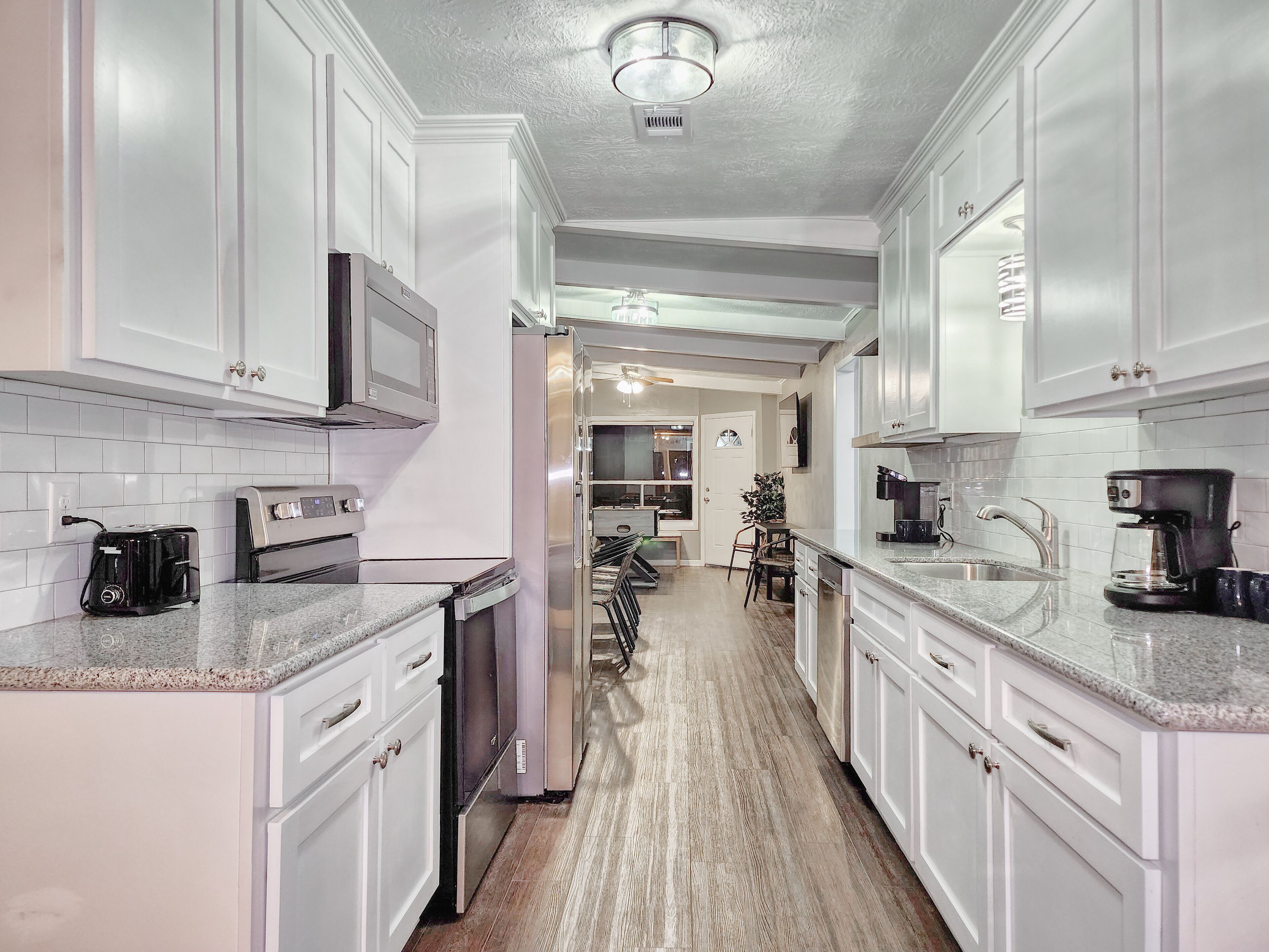 Microondas, horno, parrilla de estufa y lavavajillas 