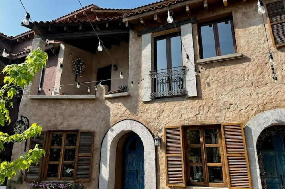Full Apartment in the hearth of Val'quirico, 2-8 guest.