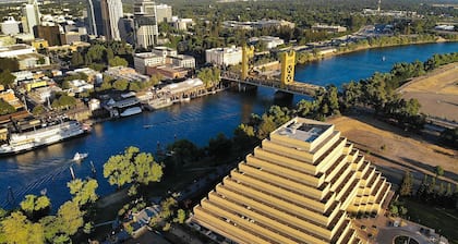 Perfect Private Sacramento Retreat Near Downtown!