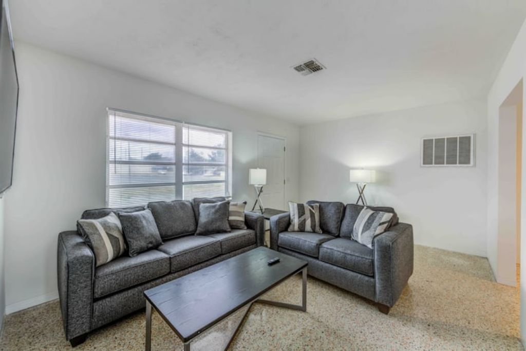 Pet friendly new port richey home