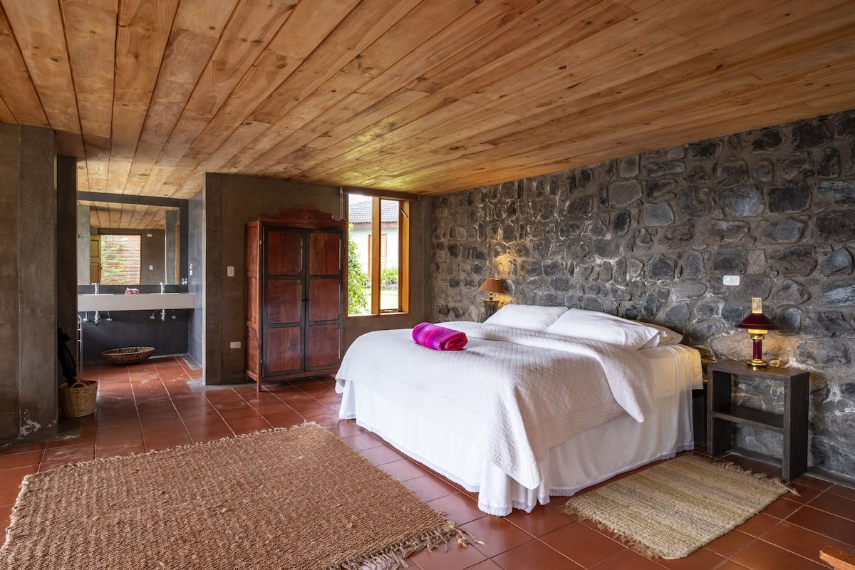 Luxury Double Room | Individually decorated, individually furnished, bed sheets