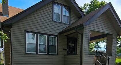 Beautiful Spacious Home - Near Charles Schwab Field- CWS, CHI Arena, Downtown