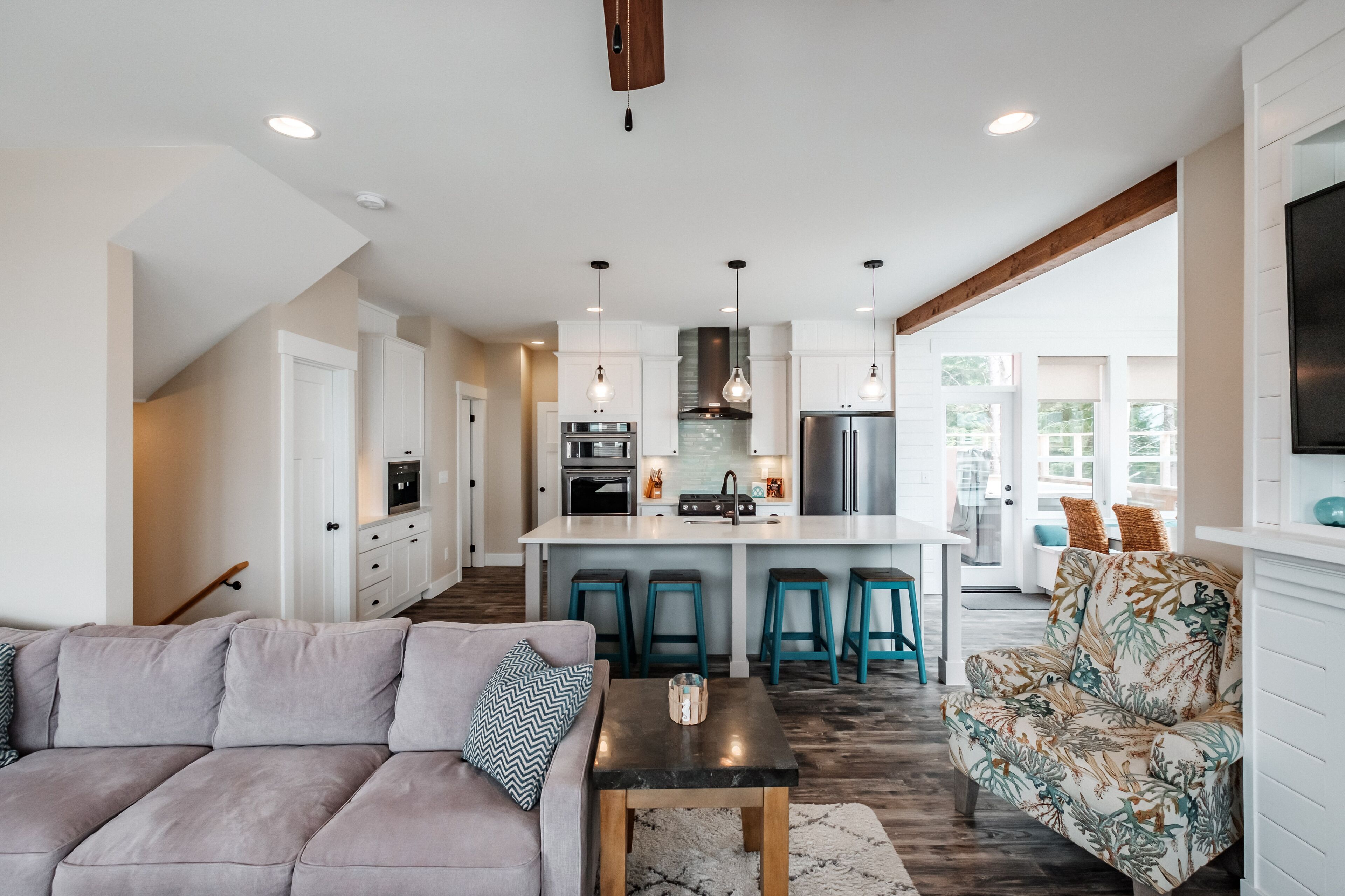 Luxury beach living, 2400 sq ft, 3 level home, comfortably sleeps 12.