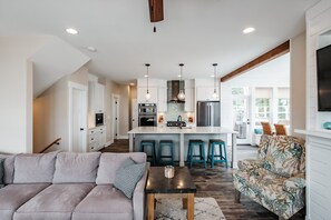 TV connectée, cheminée, jeux vidéo, table de tennis de table