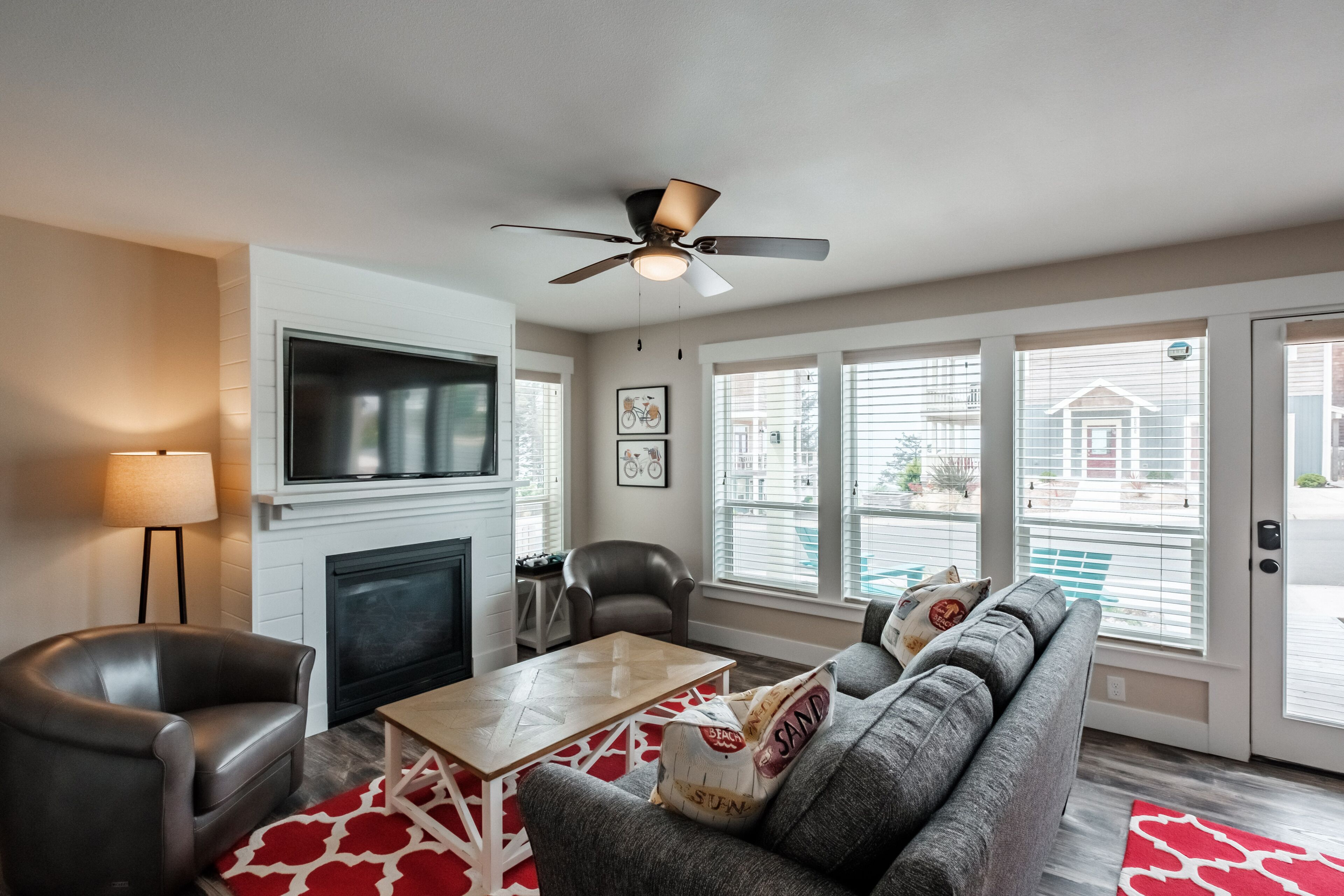 Luxury beach living, 2400 sq ft, 3 level home, comfortably sleeps 12.