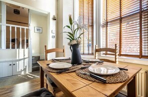 Hus | Eget kök | Kylskåp, mikrovågsugn, ugn och spishäll