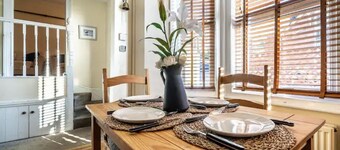 The Boat House Sleeps 4 Pet Friendly