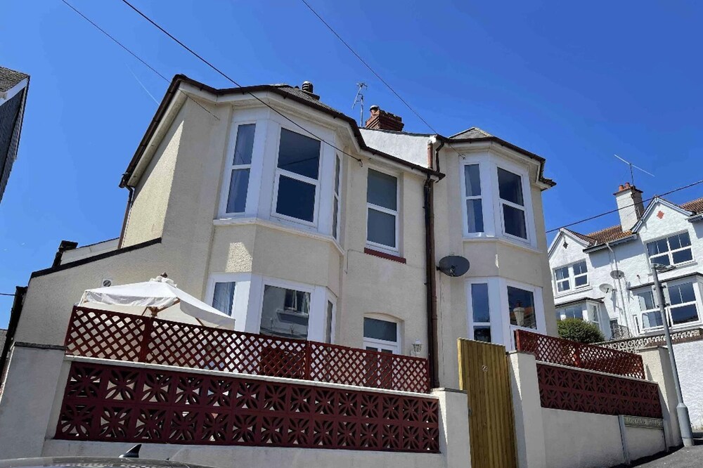 Charming 2-bed House in Dawlish Town Centre