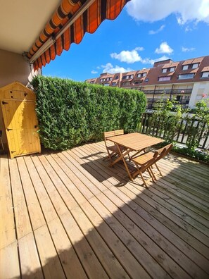 تناول الطعام بالخارج