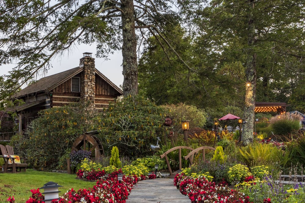 Azalea Garden Inn - Patterson, NC