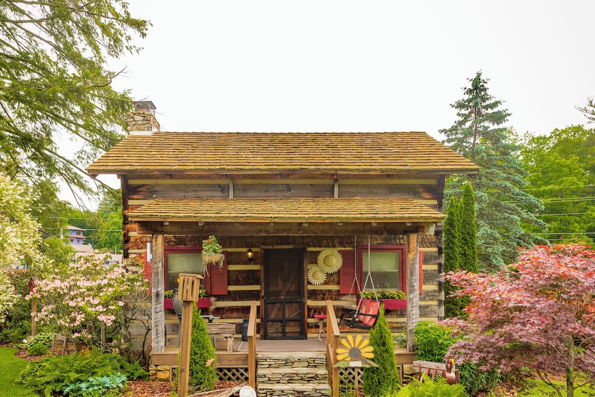 Cabin, 1 King Bed | 1 bedroom, individually decorated, individually furnished