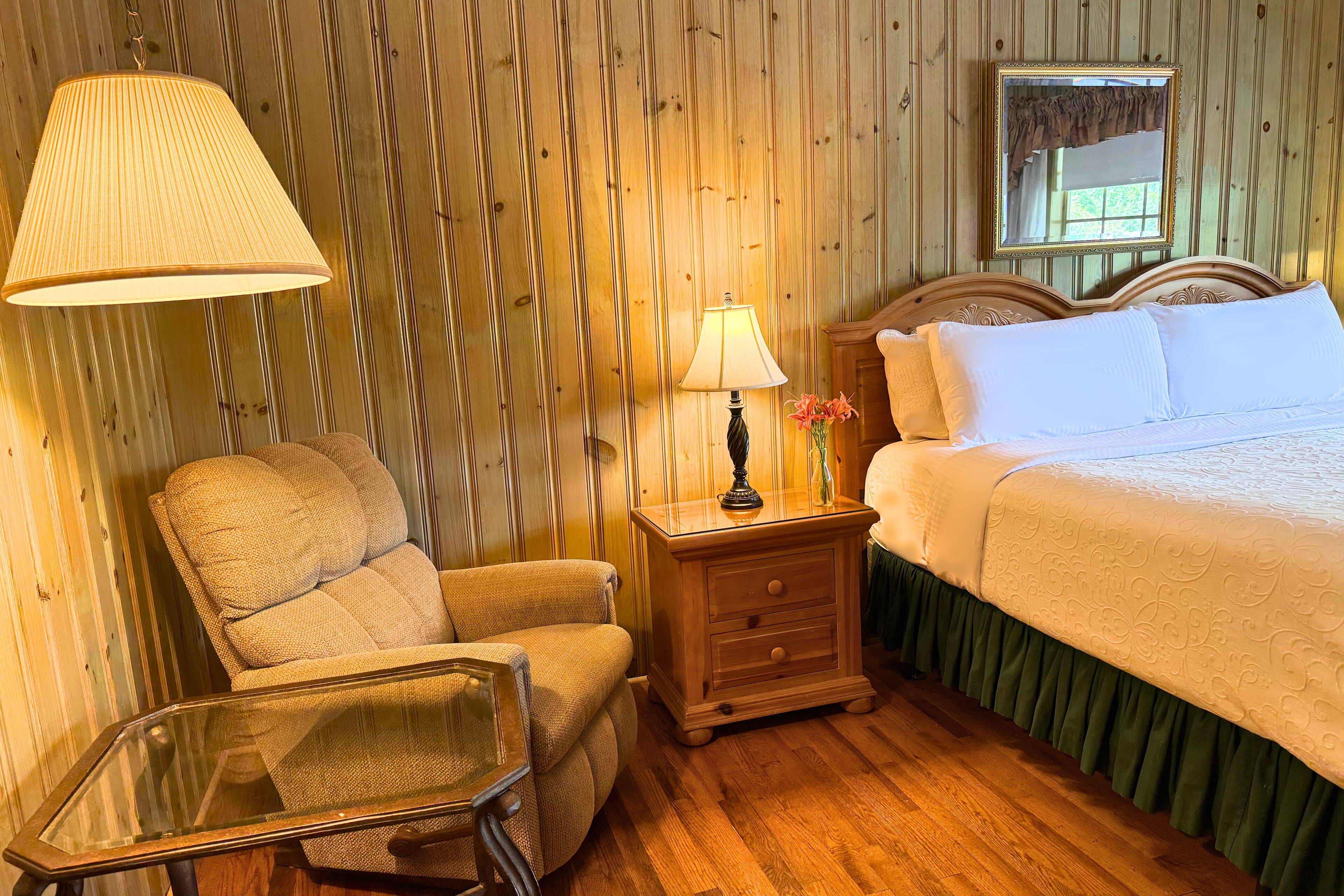 Standard Room | Iron/ironing board, WiFi (free), individually decorated