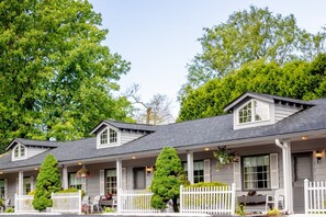 Front of property - Azalea Garden Inn (Blowing Rock)