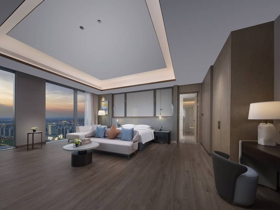 Luxe beddengoed, donzen dekbedden, een minibar, een kluis op de kamer