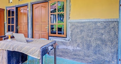 SPOT ON 92399 Hotel Sekar Jagat Near Pantai Baluk Rening